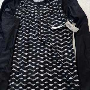 Old Navy Black and White Patterned Long Sleeve Top
